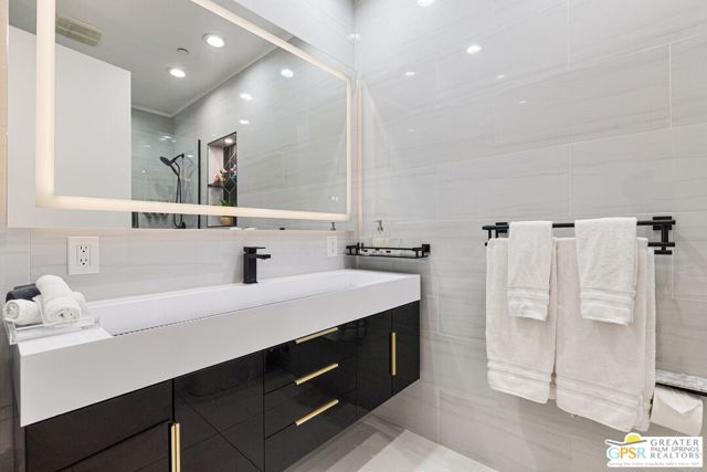 2461 N Junipero Avenue, Palm Springs, CA 92262