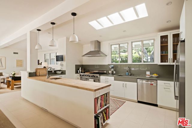 3366 Mandeville Canyon Road, Los Angeles CA: https://media.crmls.org/mediaz/7983d824-6749-44e5-a1ad-a3a70ae9b4f5.jpg