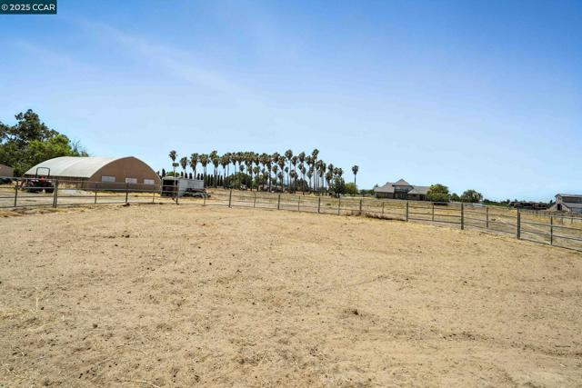 1950 Tule Ln, Knightsen CA: https://media.crmls.org/mediaz/7983fb7c-2d8f-4d65-b5bf-dfb989ae16bb.jpg