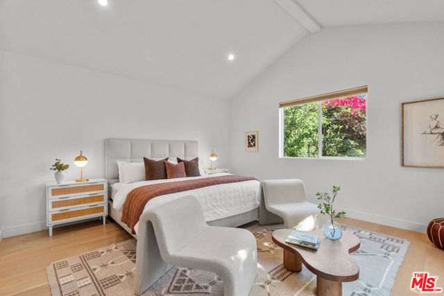 16820 Mccormick Street, Encino CA: https://media.crmls.org/mediaz/798400a0-f65d-4ac0-9f94-3d84b06b5b93.jpg