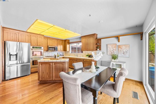 36092 Blair Pl, Fremont CA: https://media.crmls.org/mediaz/79849cef-56c9-4ff2-b643-b3038bb49b91.jpg