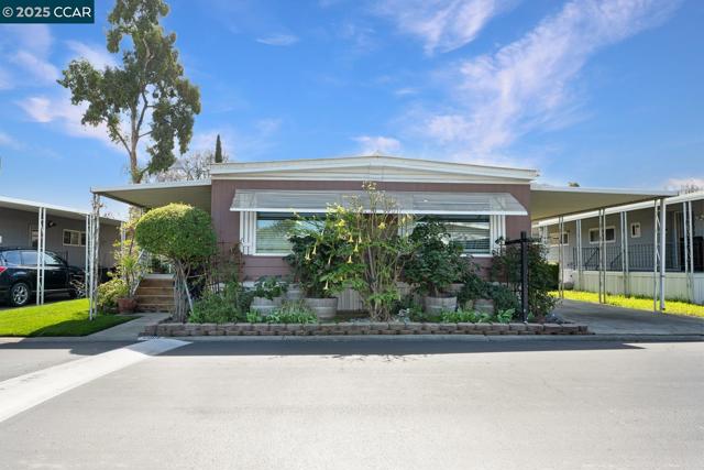 2006 Dalis Dr, Concord CA: https://media.crmls.org/mediaz/7984ccea-dd92-4830-a32c-1cedb0f9ce72.jpg