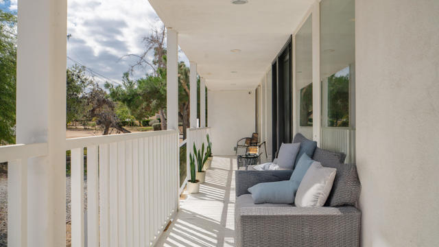 6946 Lennox Avenue, Yucca Valley CA: https://media.crmls.org/mediaz/798577eb-e998-48c4-9fc4-2fa08cc4b726.jpg