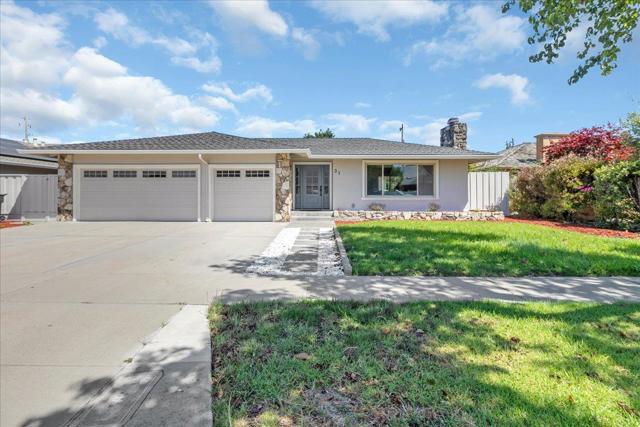 31 La Mirada Court, Salinas CA: https://media.crmls.org/mediaz/79859b2c-5c78-4048-9f90-fbb6d953d77b.jpg
