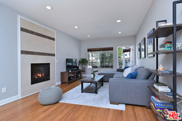 4805 BELLFLOWER Avenue, 106 photo 6