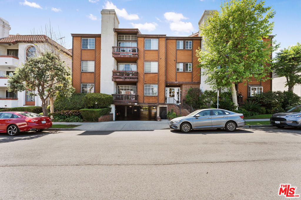 1433 Barry Avenue #103