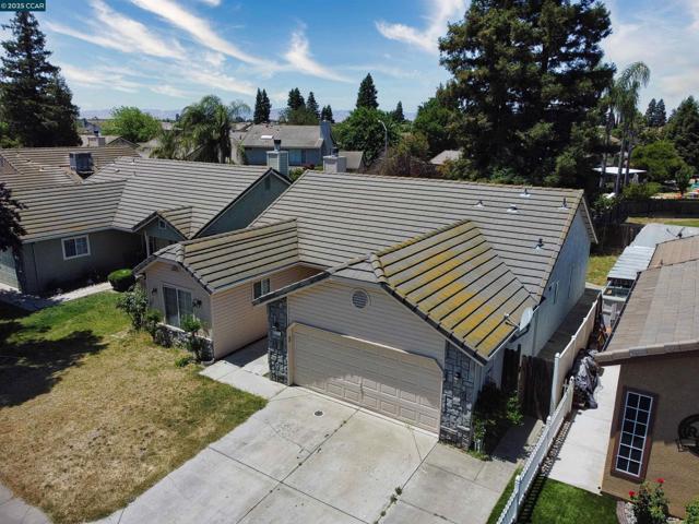 4212 Dunster Drive, Salida CA: https://media.crmls.org/mediaz/79866b5f-6e2b-459f-be67-9b878e2ef129.jpg
