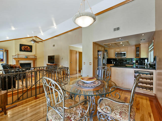 606 Calle Mirador, Oak Park CA: https://media.crmls.org/mediaz/79867660-b6c5-479f-83a4-e443f60b0d28.jpg