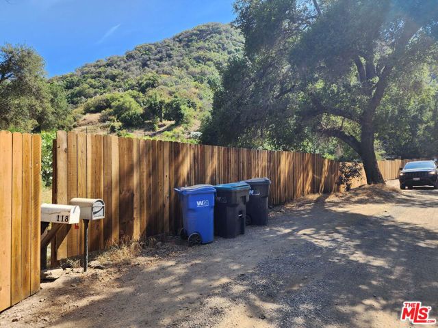 118 W Carlisle Road, Westlake Village CA: https://media.crmls.org/mediaz/79869b45-0b52-4915-ba78-c6d8e1199717.jpg