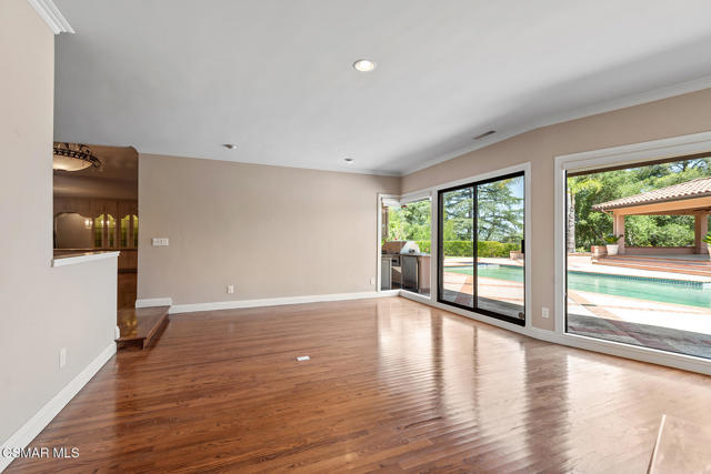 11 Inverness Road, Thousand Oaks CA: https://media.crmls.org/mediaz/798700f4-aaa1-4270-af74-097e98e732c4.jpg
