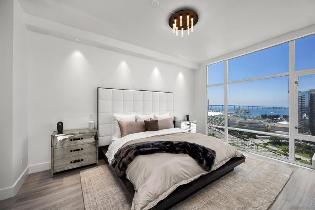 550 Front Street, San Diego CA: https://media.crmls.org/mediaz/7987064f-efa9-4e18-9f04-21353223fb80.jpg