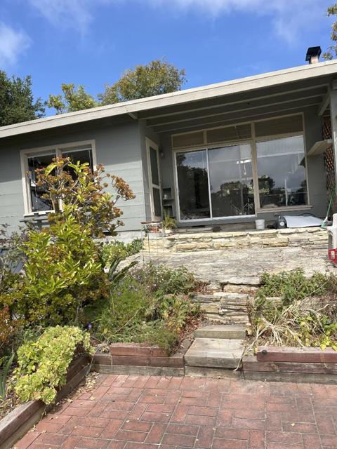 24368 San Juan Road, Carmel CA: https://media.crmls.org/mediaz/7987e16f-9656-4fb3-8c26-638ff33420c2.jpg