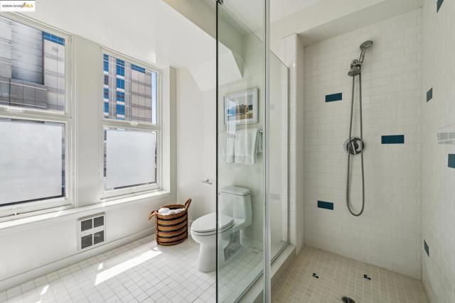 1615 Broadway, Oakland CA: https://media.crmls.org/mediaz/7988783e-b3a2-426e-b53d-786bea848b1d.jpg