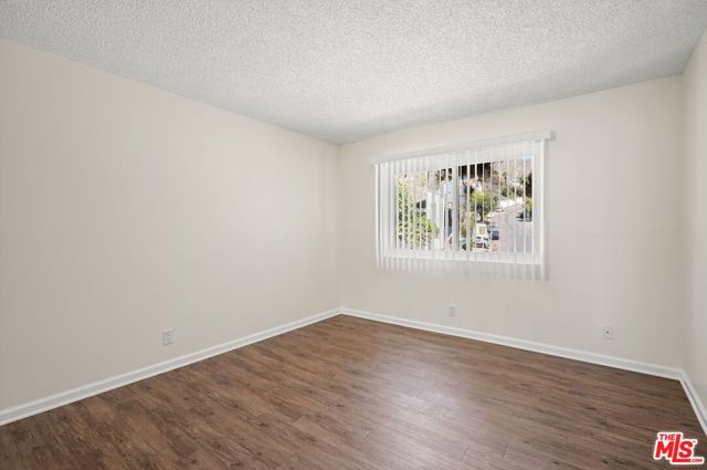 18002 Coastline Drive, Malibu CA: https://media.crmls.org/mediaz/7988d717-fff8-4187-8f07-3a14db99b171.jpg