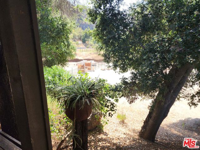 118 W Carlisle Road, Westlake Village CA: https://media.crmls.org/mediaz/7988d7b6-fe82-4f05-a72c-e0b0ba4e04db.jpg