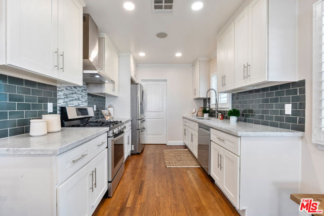 4180 Mount Vernon Drive, View Park CA: https://media.crmls.org/mediaz/7988da9b-f532-4793-82e5-61230d114b56.jpg