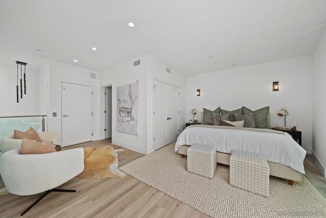2646 State Street, Unit D, Carlsbad CA: https://media.crmls.org/mediaz/7988ef42-7f3a-4d14-a360-42e6a7b29923.jpg
