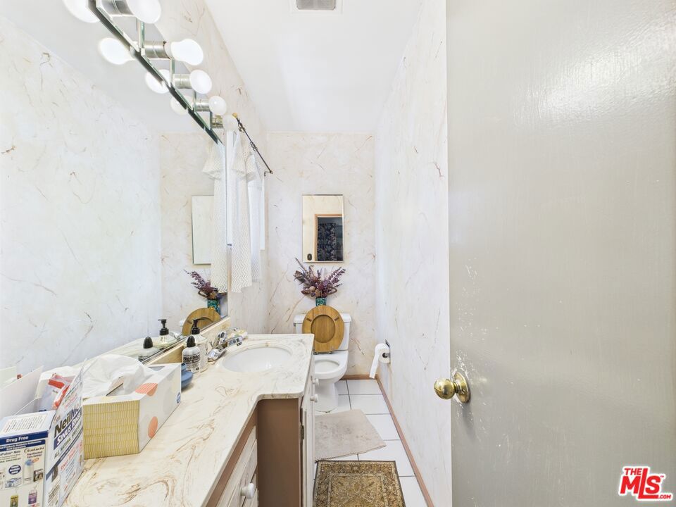 https://media.crmls.org/mediaz/79898586-5762-4598-ad1a-b7c028d495ee.jpg?preset=X-Large