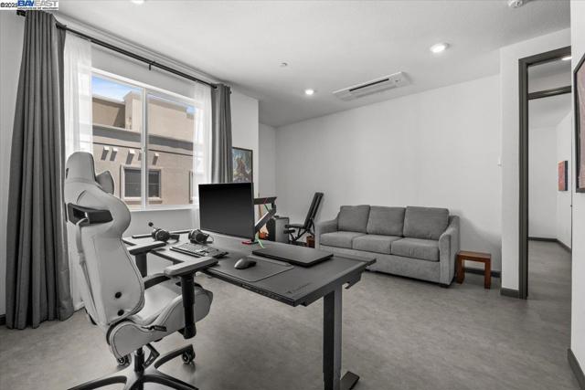 5483 Melissa Ln, Dublin CA: https://media.crmls.org/mediaz/798a85f0-b257-4e7e-bbf3-e886c0a744a9.jpg