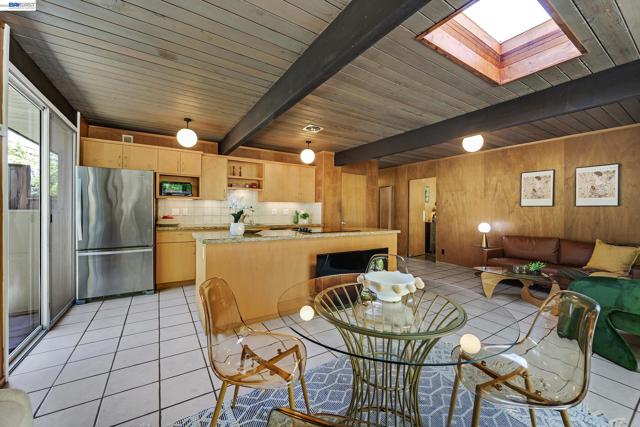 5354 Greenridge Rd, Castro Valley CA: https://media.crmls.org/mediaz/798ad0b1-bfcb-4602-ac48-bd3e0805d873.jpg