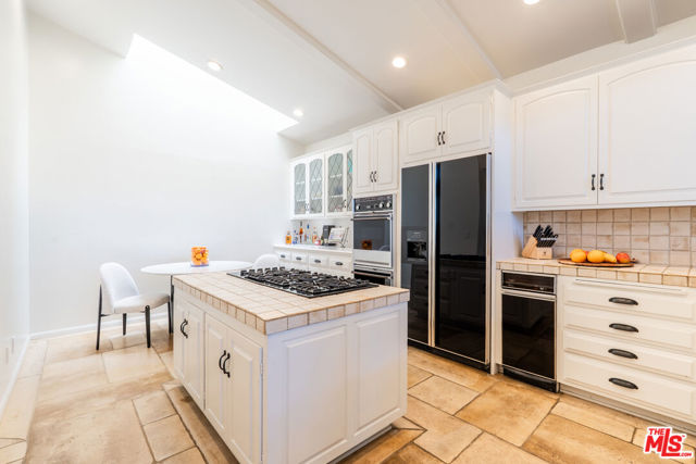 12555 The Vista, Los Angeles CA: https://media.crmls.org/mediaz/798b2b1c-979d-4f70-82dd-a5085a6ba03f.jpg