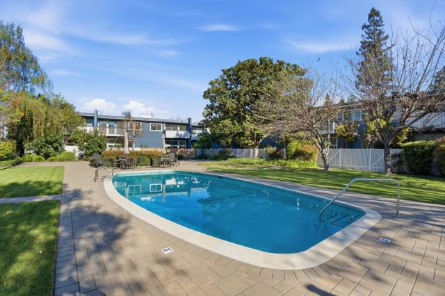 315 Carlos Avenue, Redwood City CA: https://media.crmls.org/mediaz/798b4d14-34d0-47ae-b79a-0db0730ec6e1.jpg