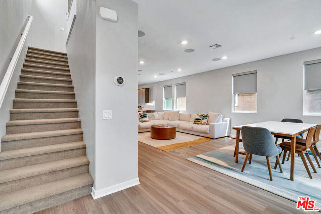 515 Daniel Freeman Circle, Inglewood CA: https://media.crmls.org/mediaz/798b8e88-cc94-4a32-abc3-21419fb49df8.jpg