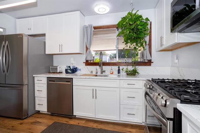 4813 Rising Glen, Oceanside CA: https://media.crmls.org/mediaz/798c3f33-5872-4385-bc5a-c70169e9359f.jpg