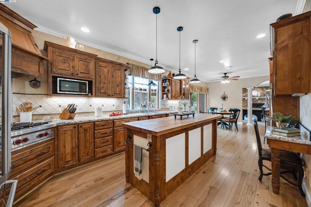 6745 Alisal St, Pleasanton CA: https://media.crmls.org/mediaz/798c7151-f857-489e-ad27-07e72f59f7a4.jpg