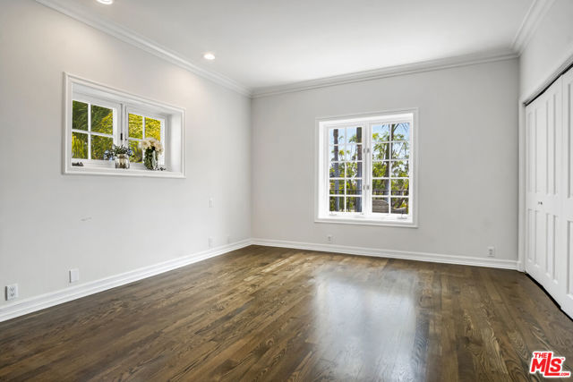 116 N Palm Drive, Beverly Hills CA: https://media.crmls.org/mediaz/798c9079-b8db-4a05-a53f-2d9a98150324.jpg