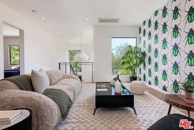 3571 Colonial Avenue, Los Angeles CA: https://media.crmls.org/mediaz/798ce3a9-bb12-4268-9a5e-4c1523100758.jpg