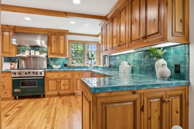 655 Berry Avenue, Los Altos CA: https://media.crmls.org/mediaz/798cf6d5-ee2e-45f6-af87-62bf6a5bc952.jpg