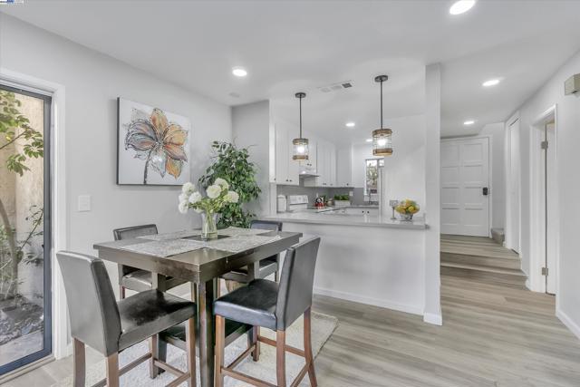 1896 San Vincente Dr, Concord CA: https://media.crmls.org/mediaz/798d07c9-2036-4b1e-836e-bb2d390c4c16.jpg