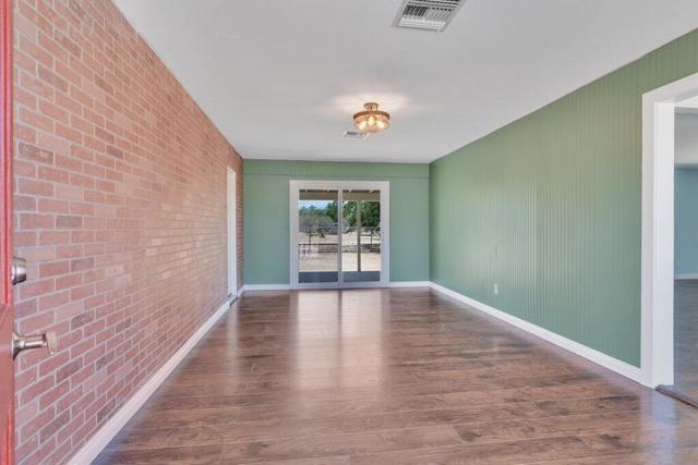 7592 Hanford Avenue, Yucca Valley CA: https://media.crmls.org/mediaz/798d0a26-5313-441a-95ee-639d09a99bf6.jpg