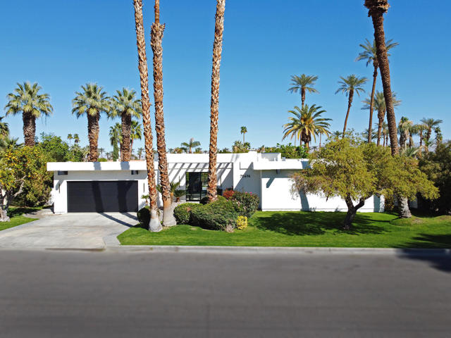 75414 Palm Shadow Drive, Indian Wells CA: https://media.crmls.org/mediaz/798d2fdb-f106-4da2-9994-bffd5a8d6222.jpg