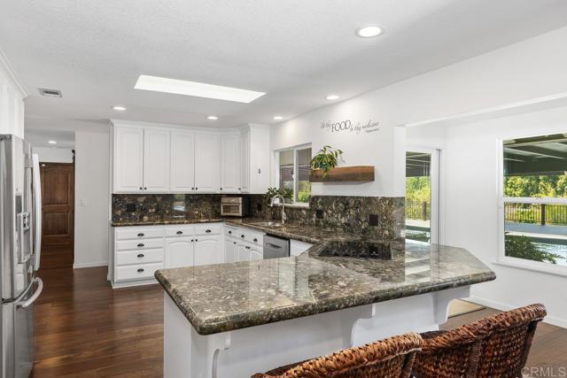 2085 Valley View Boulevard, El Cajon CA: https://media.crmls.org/mediaz/798dd358-c1d3-4c09-89db-44f31753cbd3.jpg