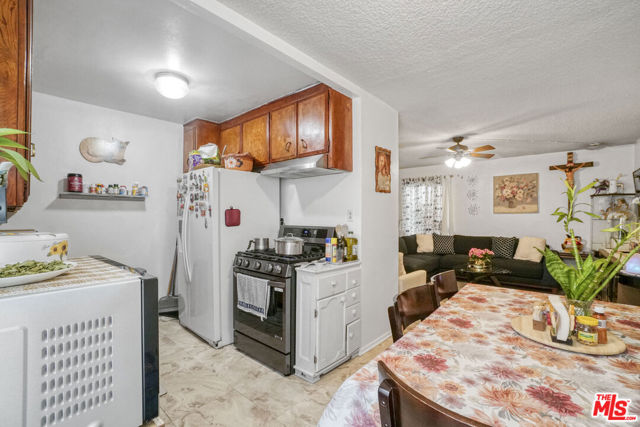 2038 S Holt Avenue, Los Angeles CA: https://media.crmls.org/mediaz/798df7be-c523-40c2-8788-479d47fb8224.jpg