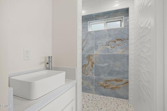 1194 Kingston Lane, Ventura CA: https://media.crmls.org/mediaz/798dfe0c-9350-4c89-ae49-0c5fb3dc6207.jpg
