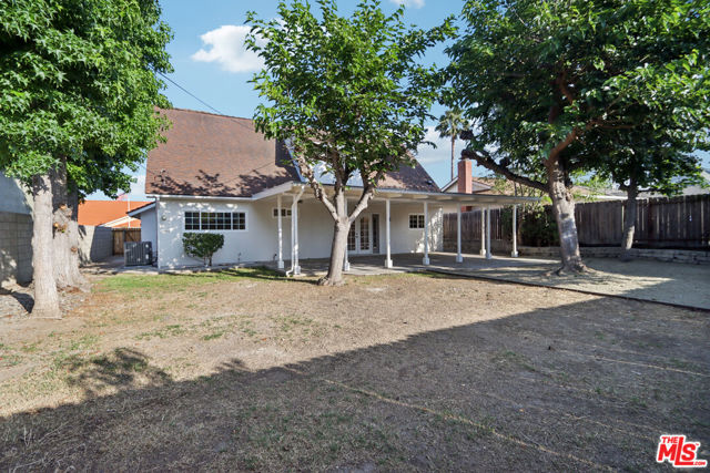 23681 Cavanaugh Road, Lake Forest CA: https://media.crmls.org/mediaz/798e1eab-bd6e-4142-a40b-05790c03c648.jpg