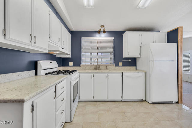975 W Telegraph Road, Santa Paula CA: https://media.crmls.org/mediaz/798ed2f0-b0e9-4c7e-8dbe-52f231d09a4e.jpg