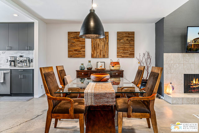 120 E Perlita Circle, Palm Springs, CA 92264