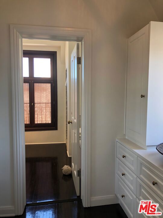 316 N Rossmore Avenue, Los Angeles CA: https://media.crmls.org/mediaz/798fbbe5-417a-4de1-af03-fdc5bc57326d.jpg