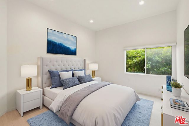 840 N Croft Avenue, Los Angeles CA: https://media.crmls.org/mediaz/799180bd-97ae-4132-86fb-01fedce7a4f7.jpg