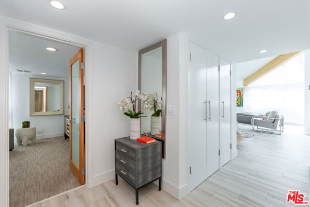 18 Union Jack Street, Marina del Rey CA: https://media.crmls.org/mediaz/799196b9-df92-4f1b-85d0-ed8137561926.jpg