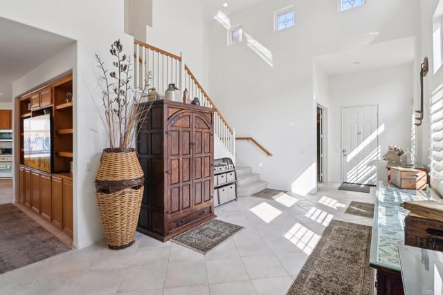 542 Lee Circle, Chula Vista CA: https://media.crmls.org/mediaz/79926555-5190-4ccc-aff6-f77d7d81c9b7.jpg