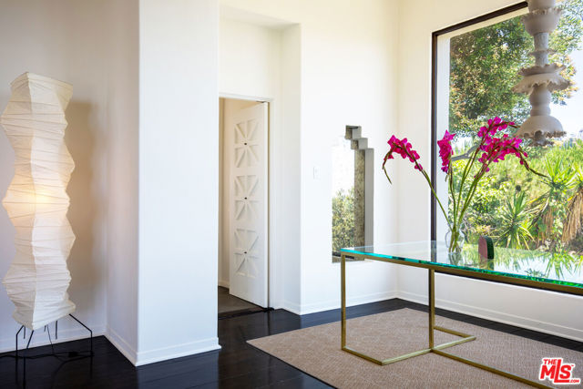 2249 Mountain Oak Drive, Los Angeles CA: https://media.crmls.org/mediaz/7992772c-4815-497c-9175-be9be8837c11.jpg