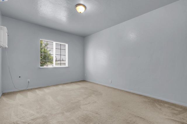 378 Park St, San Leandro CA: https://media.crmls.org/mediaz/79928ae3-5f6b-4406-ad5a-8b1ea31d9881.jpg