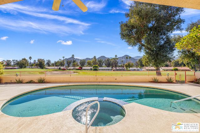 76797 California Drive, Palm Desert CA: https://media.crmls.org/mediaz/79930975-642b-49e7-95e6-0c5dc17bdfec.jpg