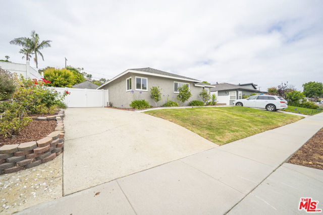 2618 Brian Avenue, Torrance CA: https://media.crmls.org/mediaz/7993291a-5553-43b7-9973-9adf653ce467.jpg