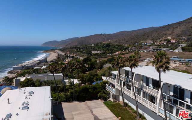 11862 Starfish Lane, Malibu CA: https://media.crmls.org/mediaz/79937688-710d-4ac1-ba74-958ab472bb19.jpg